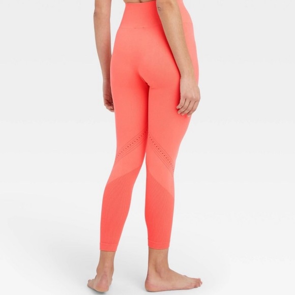 Joy Lab_ High-Rise Seamless 7/8 Leggings- L - Picture 9 of 10